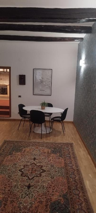 Civico 18 Suite Наполи Екстериор снимка