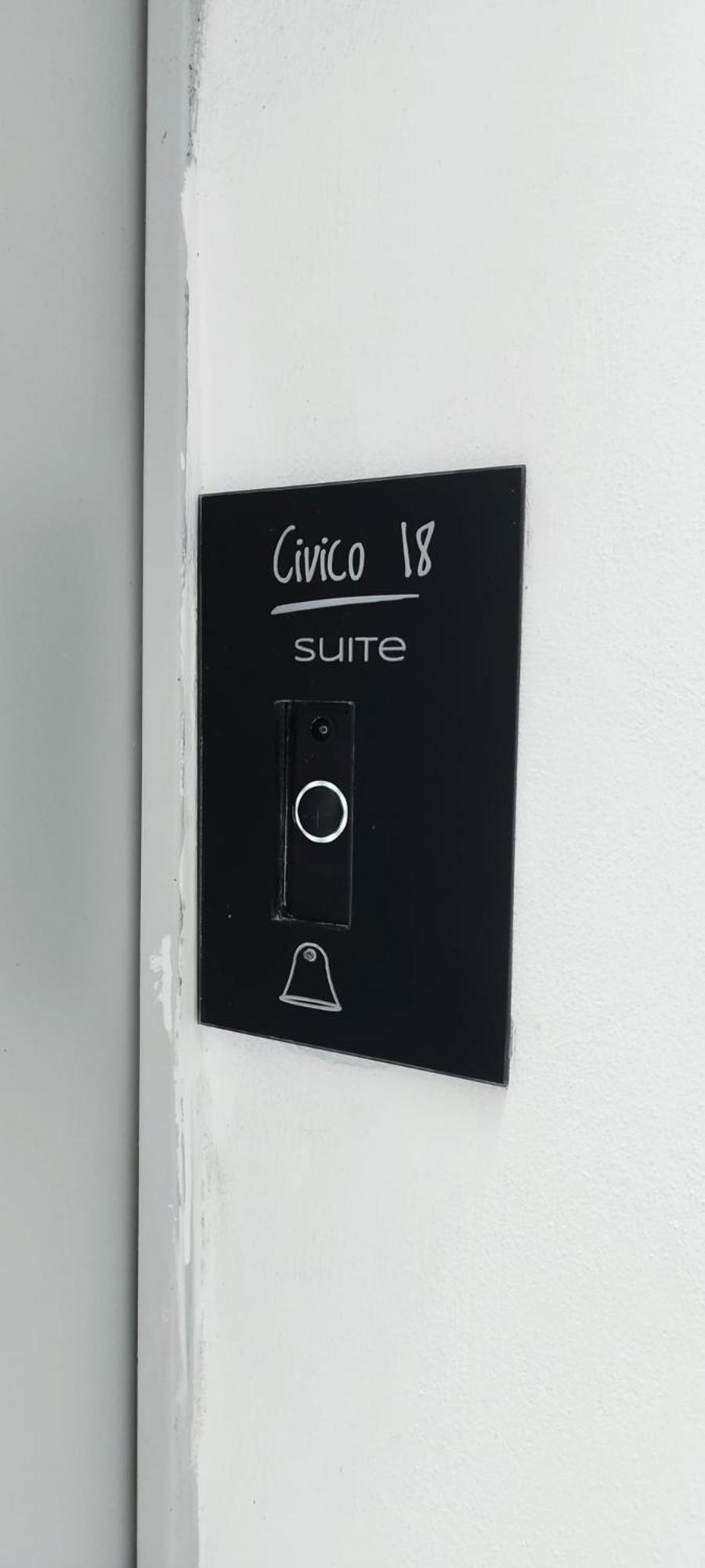 Civico 18 Suite Наполи Екстериор снимка